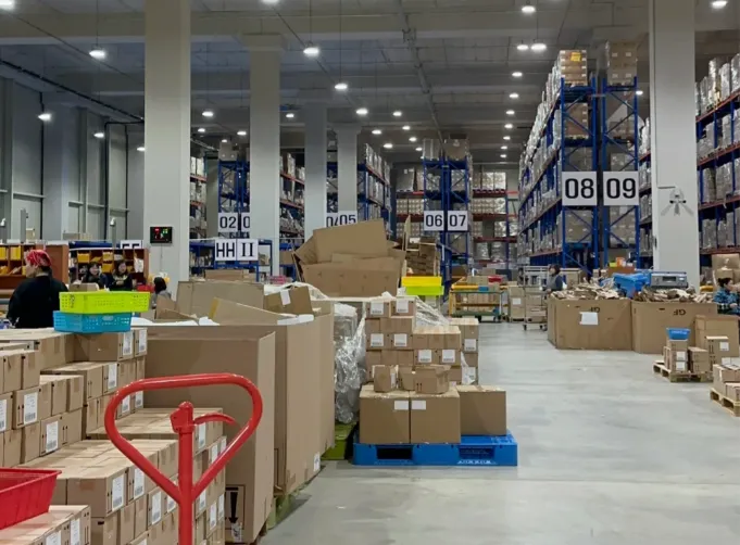 Przewodnik zakupowy 2025: Rodzaje zakupów, etapy procesu i kluczowe strategie zarządzania kosztami i dostawcami